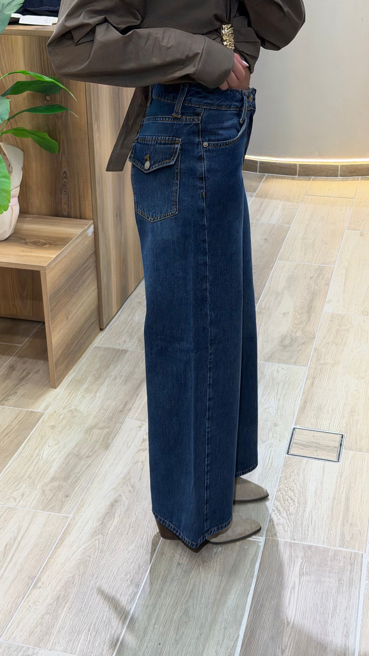 Mid Rise Straight Cut Jeans