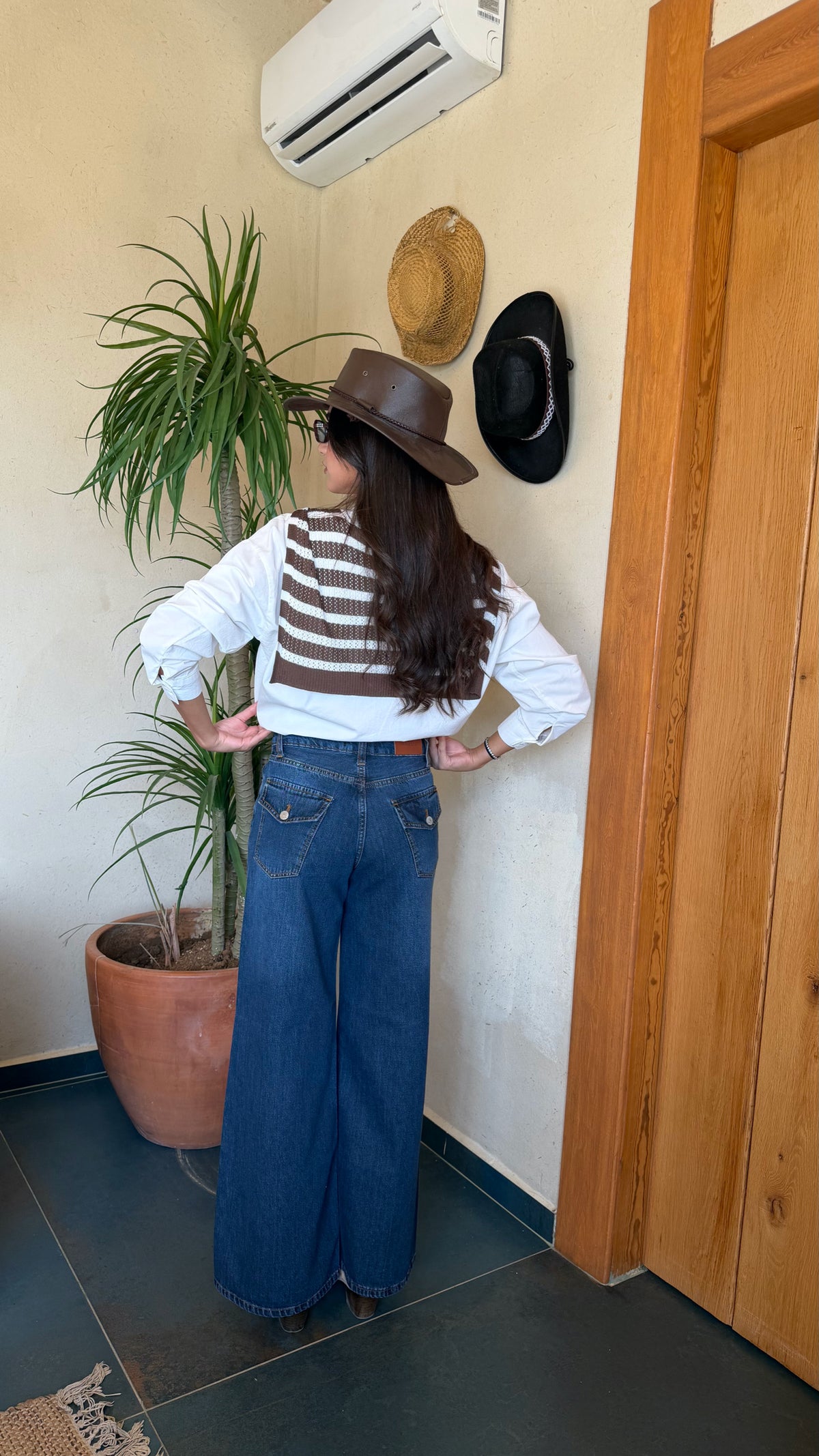 Mid Rise Straight Cut Jeans