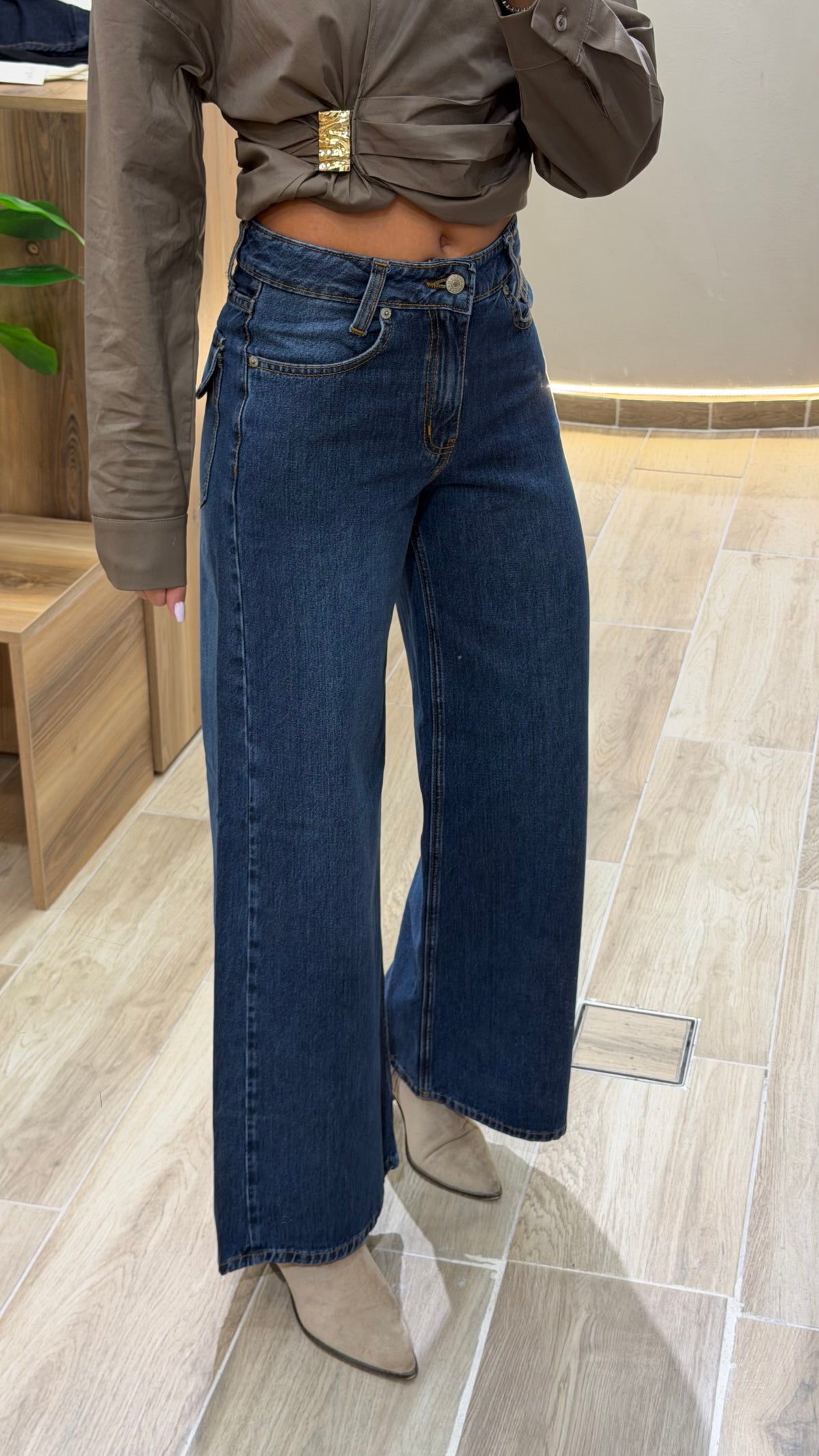Mid Rise Straight Cut Jeans