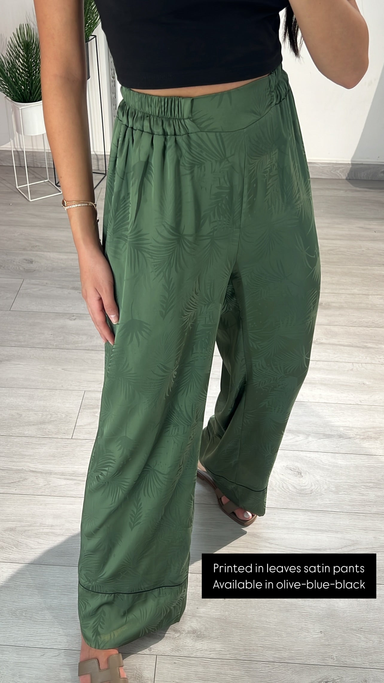 Satin Printed in Leaves Pants