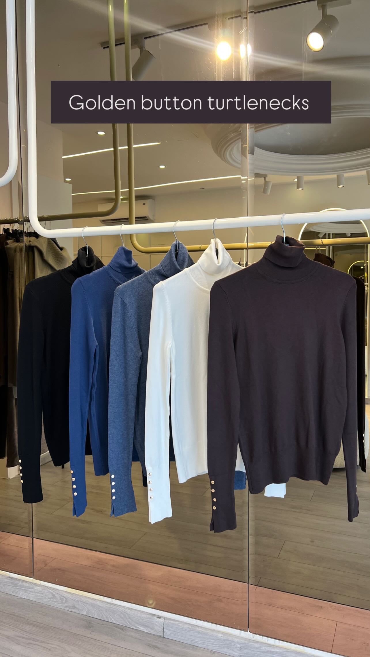 Highneck Wool Golden Buttoned