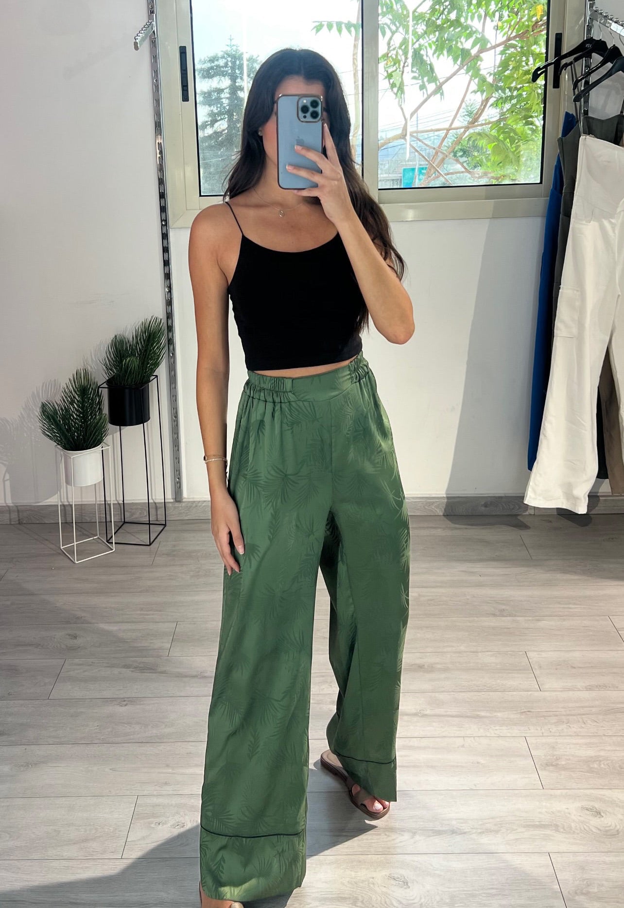 Satin Printed in Leaves Pants