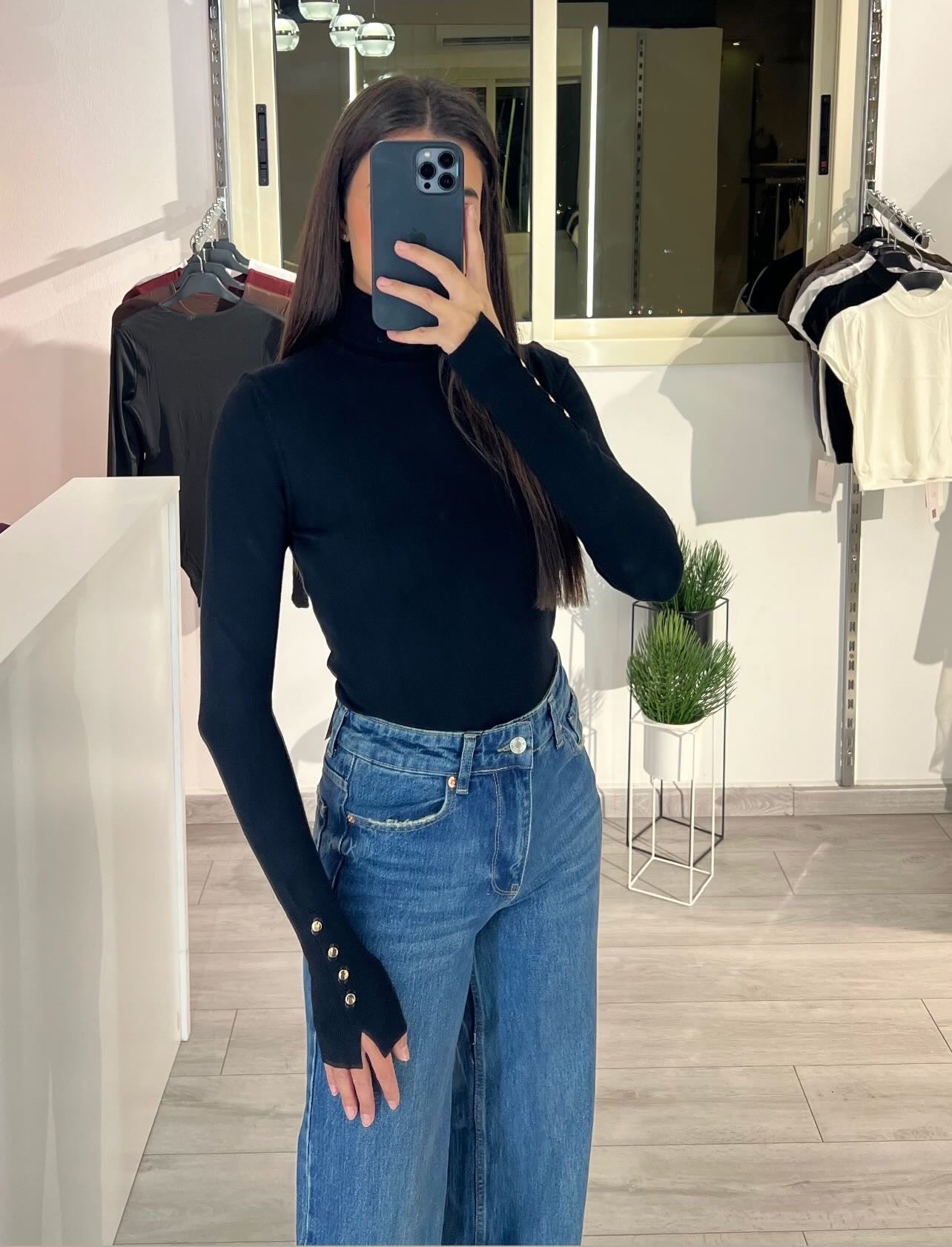 Highneck Wool Golden Buttoned