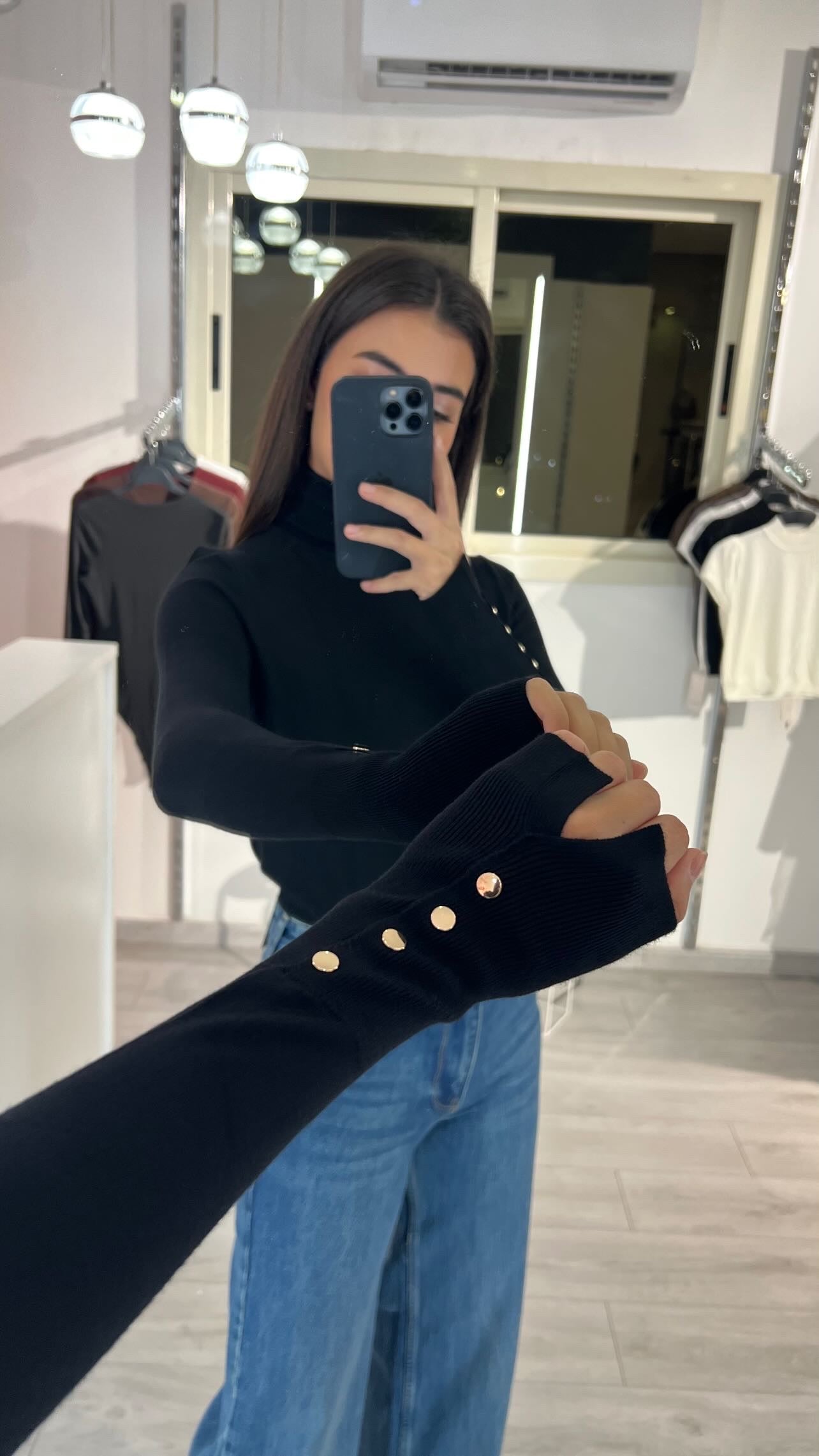 Highneck Wool Golden Buttoned